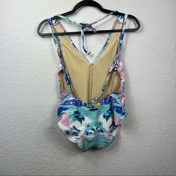 Paper Sails Swim V Neckline Open Back One Piece Swimsuit - Picture 6 of 9